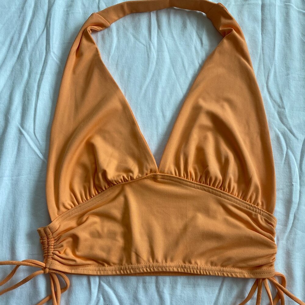 Princess Polly Triangle Plunge Neck top with cinch sides with bows! Size: 6.